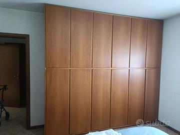 armadio camera, console e specchio e comodini 