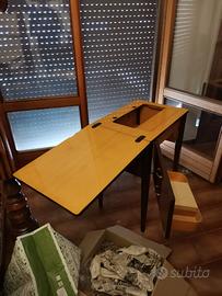 Mobiletto d'epoca per macchina cucire e macchina