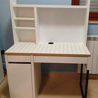 scrivania e cassettiera come nuovi 