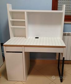 scrivania e cassettiera come nuovi 