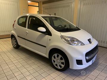 Peugeot 107 1.0 68CV 5p. 5.400 KM !!!!