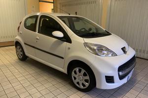 Peugeot 107 1.0 68CV 5p. 5.400 KM !!!!