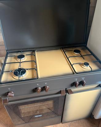 Fornello a gas DeLonghi