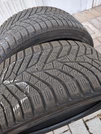 Due gomme invernali Yokohama 225/40R19