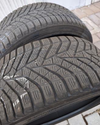 Due gomme invernali Yokohama 225/40R19