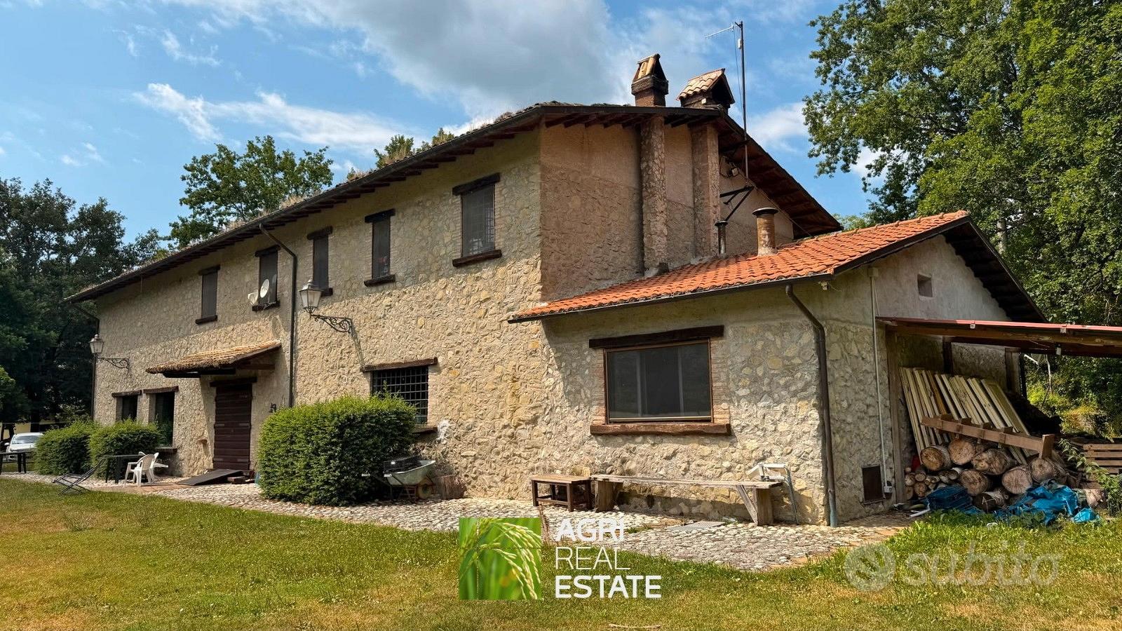 Agriturismo con azienda agricola di 4 ettari - Vista 2
