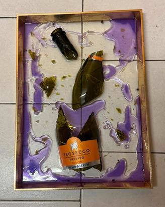 Bottiglia rotta in resina epossidica