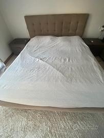 Letto matrimoniale contenitore beige