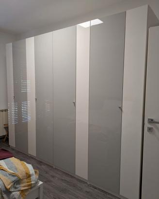 Armadio IKEA PAX 8 ante bianco/grigio lucido