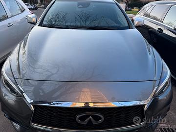 Infiniti Q30 diesel, cambio automatico