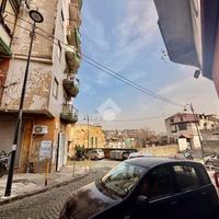 NEGOZIO A NAPOLI