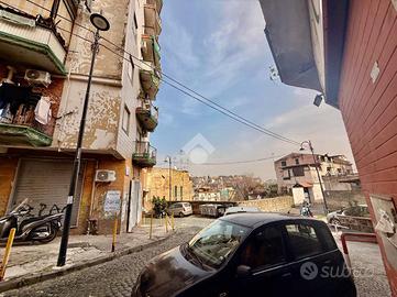 NEGOZIO A NAPOLI