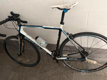 Bici da Corsa Focus Cayo EVO - Full Carbon