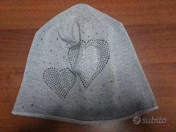 UDQ - Berretto con borchiette cuori 