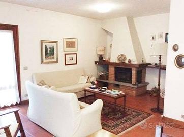 Villa di 404 m² con 5 locali e box auto a Cavriago