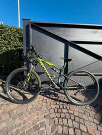 Scott Spark 760 Full Suspension 27.5 Shimano Deore