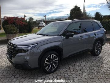 Subaru Forester 2.0i e-Boxer MHEV CVT Lineart...