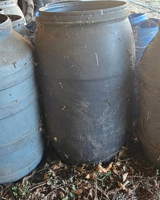 Fusti plastica e vetroresina - 3 e 4 euro