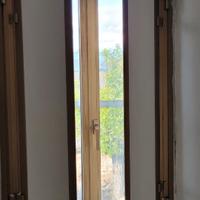 Finestre e persiane usate.