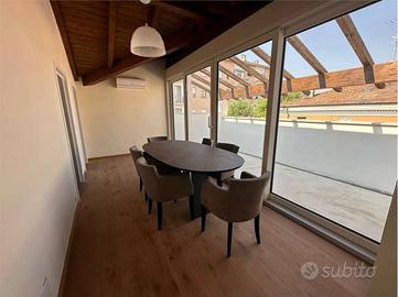Attico / Mansarda di 140 m² con 3 locali a Modena