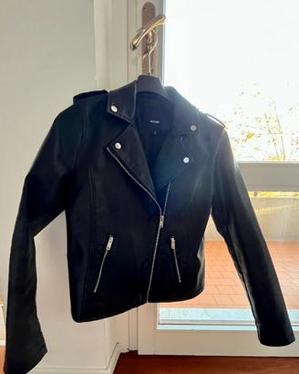 Chiodo in pelle nera