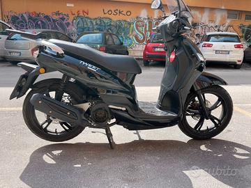 Scooter Peugeot Tweet 125