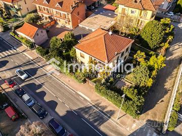 Villa di 334 m² con più di 5 locali e box auto dop