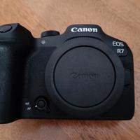 Canon EOS R7