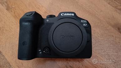 Canon EOS R7