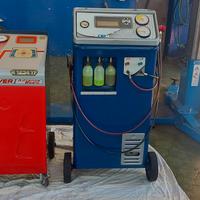 Stazione di ricarica per aria condizionata auto