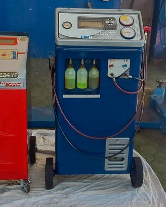 Stazione di ricarica per aria condizionata auto