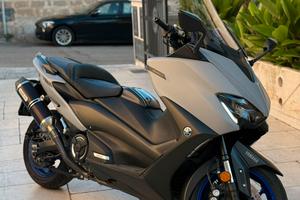 Yamaha t-max 560