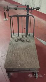 Bilancia contadina vintage con bilanciere