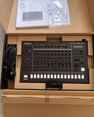 Roland  TR-8S
