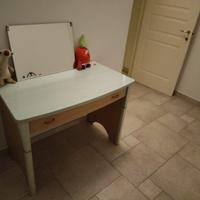 Scrivania e porta PC