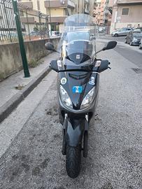 Yamaha X-Max 250