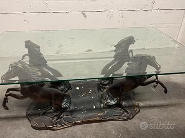 Tavolino in vetro con sostegno cavalli