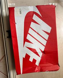 Scarle NiKE nuove messe solo due volte per numero