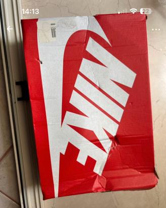 Scarle NiKE nuove messe solo due volte per numero