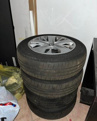 SET cerchi + gomme 4 stagioni
