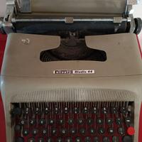 Macchina da scrivere Olivetti Studio 44