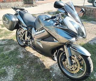  Vfr V TEC + set valigie originali + Shad SH48 