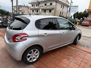 Peugeot 208 1.4 e-HDi 68 CV S&S robotizzato 5 port