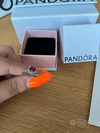 Anello Pandora cuore rosso