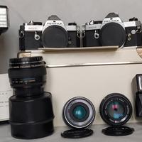 Pentax MX con accessori e flash
