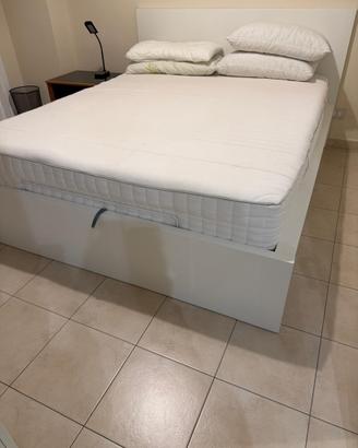 Letto matrimoniale con contenitore