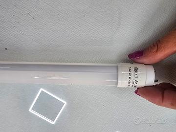 4 tubi neon led, 9W, 60 cm.