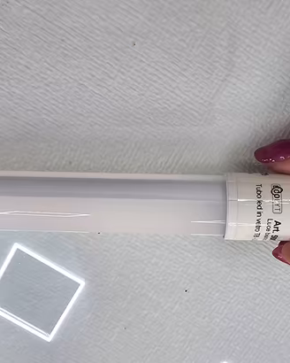 4 tubi neon led, 9W, 60 cm.