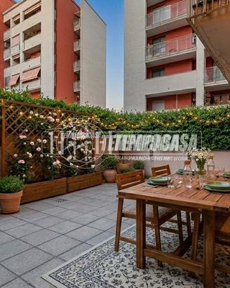 TRE LOCALI CON PATIO E BALCONE