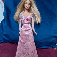 Barbie principessa con abito rosa lungo